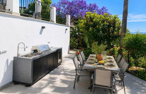 Villa with private pool & outdoor kitchen - Photo 4