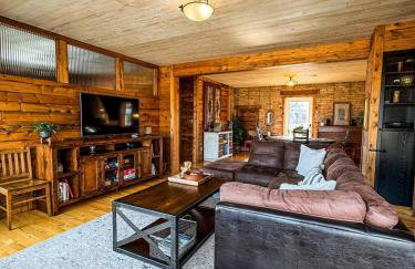 THE LOFT 3 level urban cabin with a HUGE patio! - Foto 14