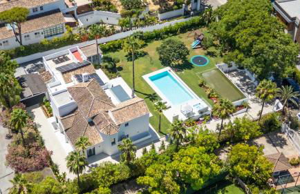 Stunning 6-Bedroom Villa in Guadalmina Baja - Foto 8