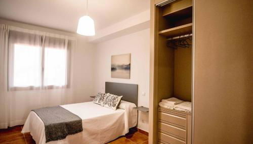 Apartamentos AL PASO DE TOLEDO, Puy du Fou a 10km - Photo 5, towels, wardrobe