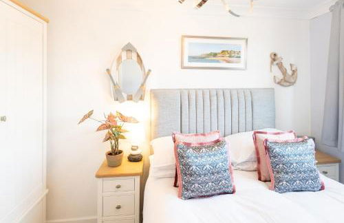 NEW Beachfront Apartment slps 4, West Bay, Dorset - Photo 8