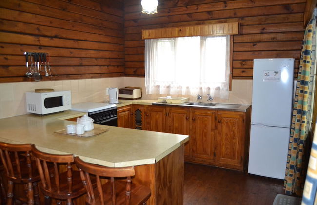 Log Cabin & Settlers Village - Photo 28