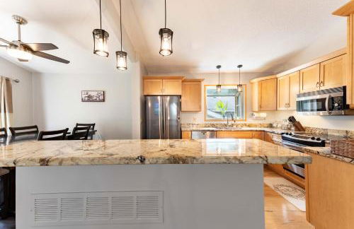 Perfect Getaway 3BR 3BA Home Close to Parks and Shopping - Foto 7