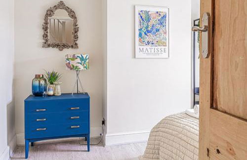 Stunning Townhouse with Large Garden - Sleeps 8! - Photo 72