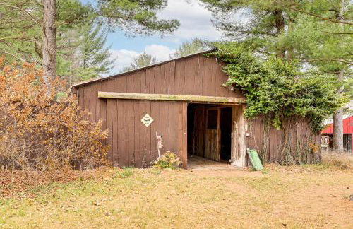 Spacious Log Home with 13 Acres, Ponds and Fire Pit! - Foto 41