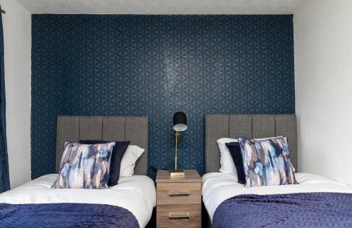 Findon House Spacious 3 bedroom, contractor, relocations friendly,10mins from GATWICK Airport, free parking, WIFI, garden, CRAWLEY - Photo 8