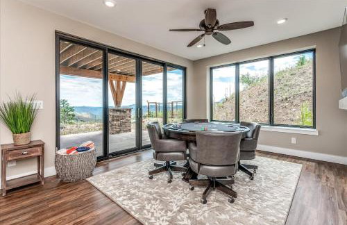 Hot Tub and Scenic Views at The Bailey Lodge - Foto 32