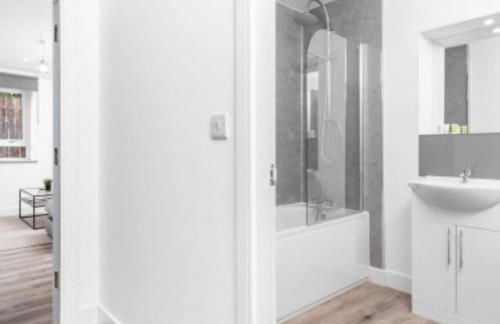 Modern Two Bedroom Apartment - Netflix - Balcony - Secure Parking 2MC - Foto 9