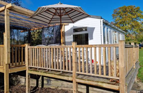 Riverside Cabin - Sleeps 2 - Hottub - Parking - Foto 59