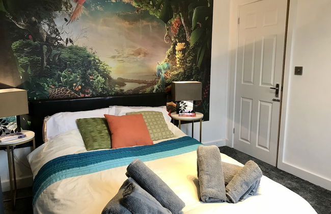 Stylish 3 Bedroom House Only 5 Mins From M6/m58 - Photo 2