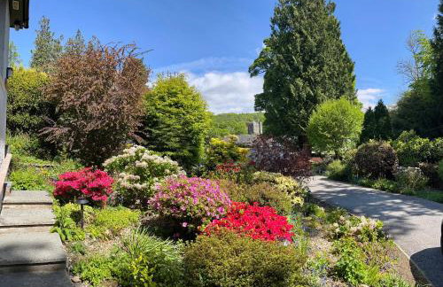 The Shades - Bliss In The Heart of Windermere - Photo 4