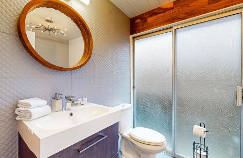 Mid-Century Marvel - Photo 20