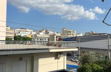 Mamour Apartments, Near Tram & 8' to Beach, Queen Bed Comfort - Foto 20