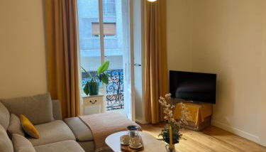 Entire Apartment or Private Rooms, Minutes from Geneva, Excellent Location - Photo 2