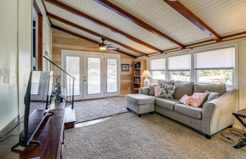 7 Mi to Neuse River! Family Home with Poolside Oasis - Foto 7