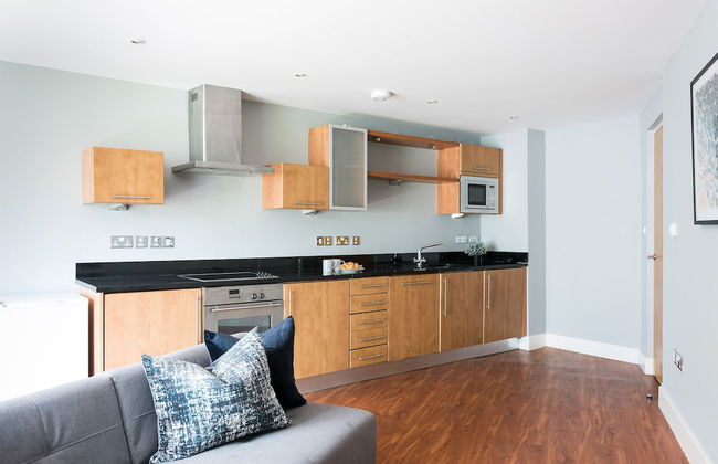 Spacious 2 Bed - Battersea High Street - Photo 38