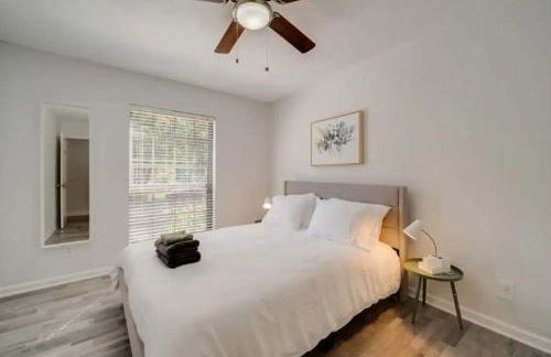 Cozy 5BR Pool House with Hot Tub Near The Lake - Foto 29