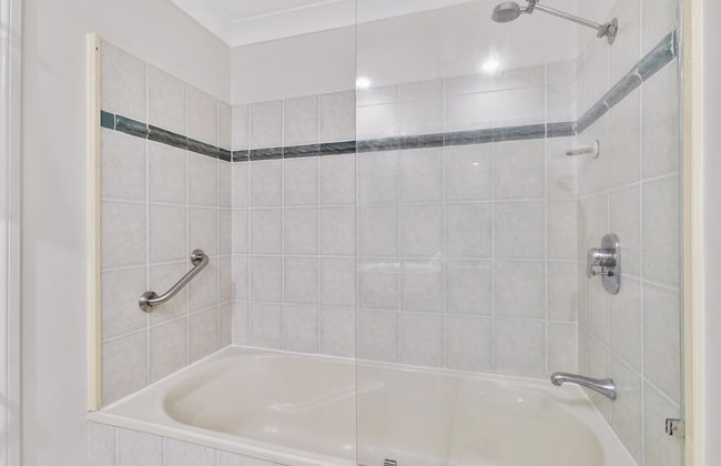 Cozy Waterfront - Free Parking Pool - Foto 9