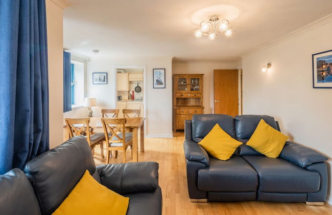 Stunning Shore Apartment with Balcony - Foto 1