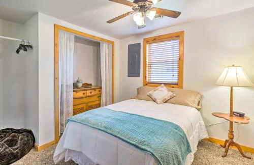 Family Home with Hot Tub - Walk to Johnson Lake! - Foto 15