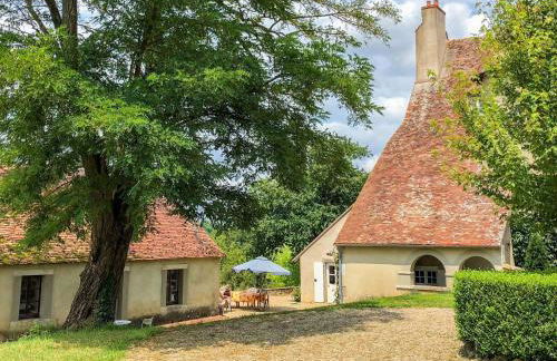 Castle in Le Veurdre near Forest and River - Foto 15
