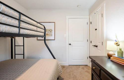 Remodeled 4BR 2BA Steps from Georgetown Square - Foto 16