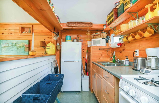 Cozy Cottage w/ Pool, BBQ and Outdoor Seating! - Photo 6