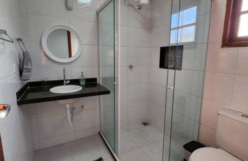 Casa confortável pertinho da praia com garagem e quintal - Foto 23