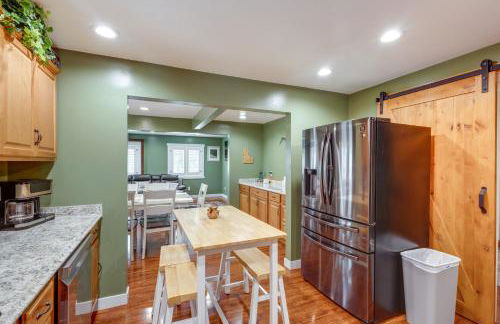 Deck with Hot Tub Ashton Cozy Cub Cabin - Foto 10