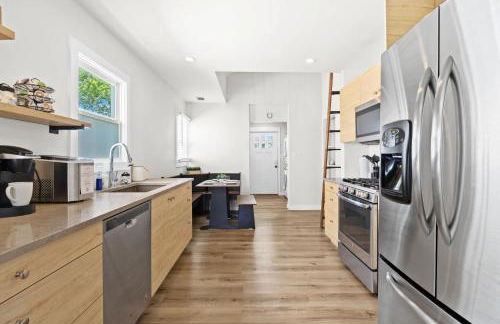 3BR 2BA Derby Home Walk to Churchill Free Parking - Foto 23