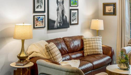 Cozy Riverfront Cabin with Fireplace & Deck - Foto 5