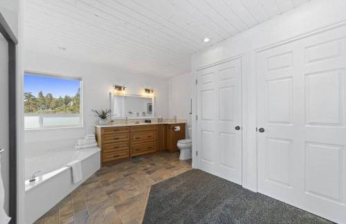 New Beautiful Waterfront at Sandy Point - Photo 41