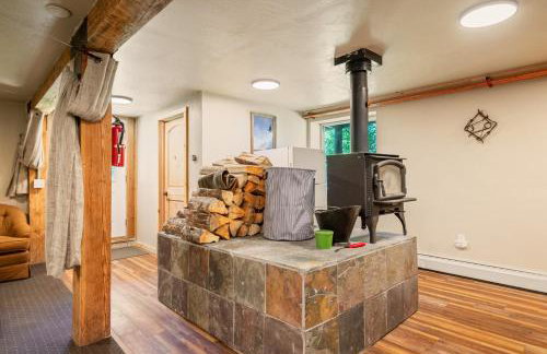 Dog Friendly Mountain Cabin with Hot Tub - Foto 27