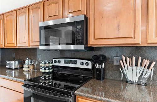 Serenity Splash Upscale Stay Pool Game Lounge - Foto 23