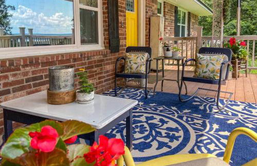 Beaver Lake Getaway with 2 Decks, Grill, and Views! - Foto 2