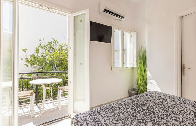 Parosquare Central Suites - Photo 42