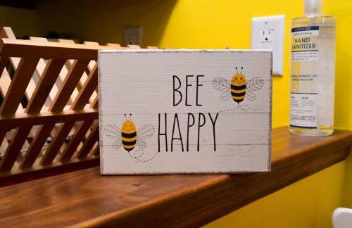 Stylish 2BR Condo Near Beach, Large Pool & Patio, Pet Friendly - Foto 16