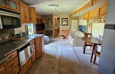 Majestic Quick Stop RV on Farm - Photo 1