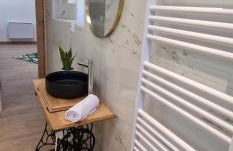 La Dame - Parking Privé GRATUIT Proche GE Alstom & Centre-Ville - Foto 9