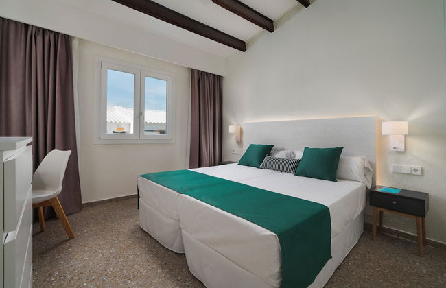 AluaSun Far Menorca Hotel - Photo 3