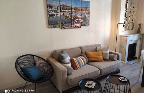 Pretty and quiet top floor 2 bedroom flat in the port area of Nice - Photo 4