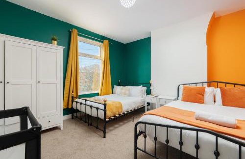 Exotic 4BD, Etihad, Coop Arena - TV in all Rooms and Outdoor Dining - Foto 18