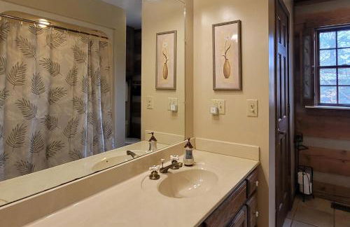 Scenic Lakefront Cabin Dock Water Activities Games - Foto 29