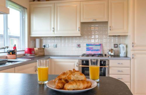 Finest Retreats - Whitsand Bay Lodge - Photo 14