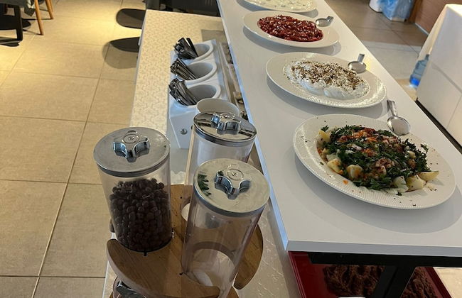 Rena Grand Residence & Suite - Photo 31