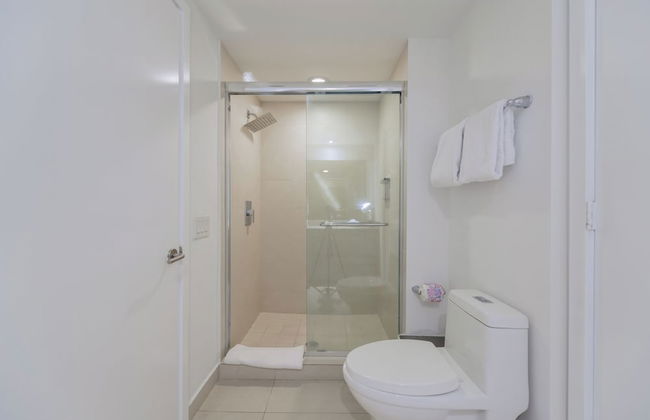 Fantastic 2BR Condo at Hollywood - Photo 29