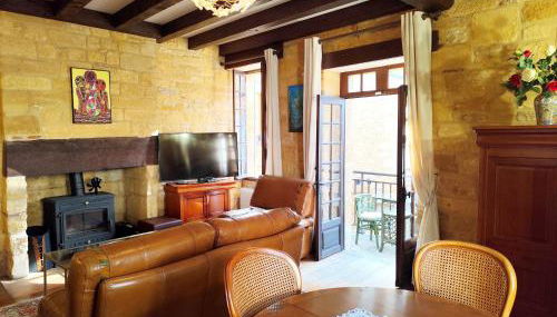 Demeure du XIIIe-XIVe s. dans la cité médiévale. - Photo 2