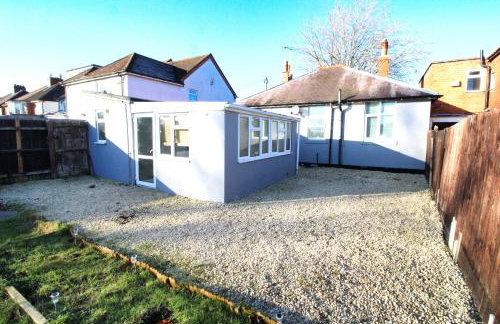 Large Bungalow - Sleeps 8 - 3 Large Beds - 2 Bathrooms - Off Street Parking - Pets Welcome - Very Large Enclosed Gardens - Fast Wifi - Foto 29