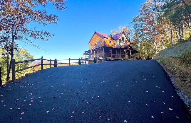Lazy Bear Lodge 5 Bedroom Cabin by RedAwning - Photo 79