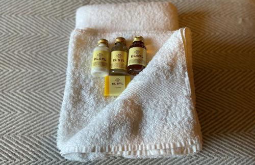 Beautiful 2BR Beach Lodge Set In Stunning Gardens - Pass the Keys - Photo 14